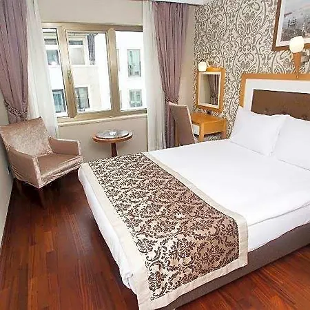 מלון Nova Plaza Taksim Square 3*