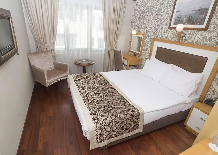فندق Nova Plaza Taksim Square 3*