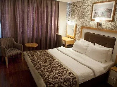 מלון Nova Plaza Taksim Square 3*